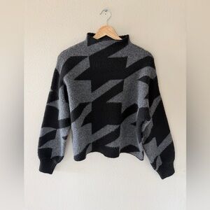 Evereve Black and Gray Mock Neck Houndstooth Geometric Boxy Sweater Size XS